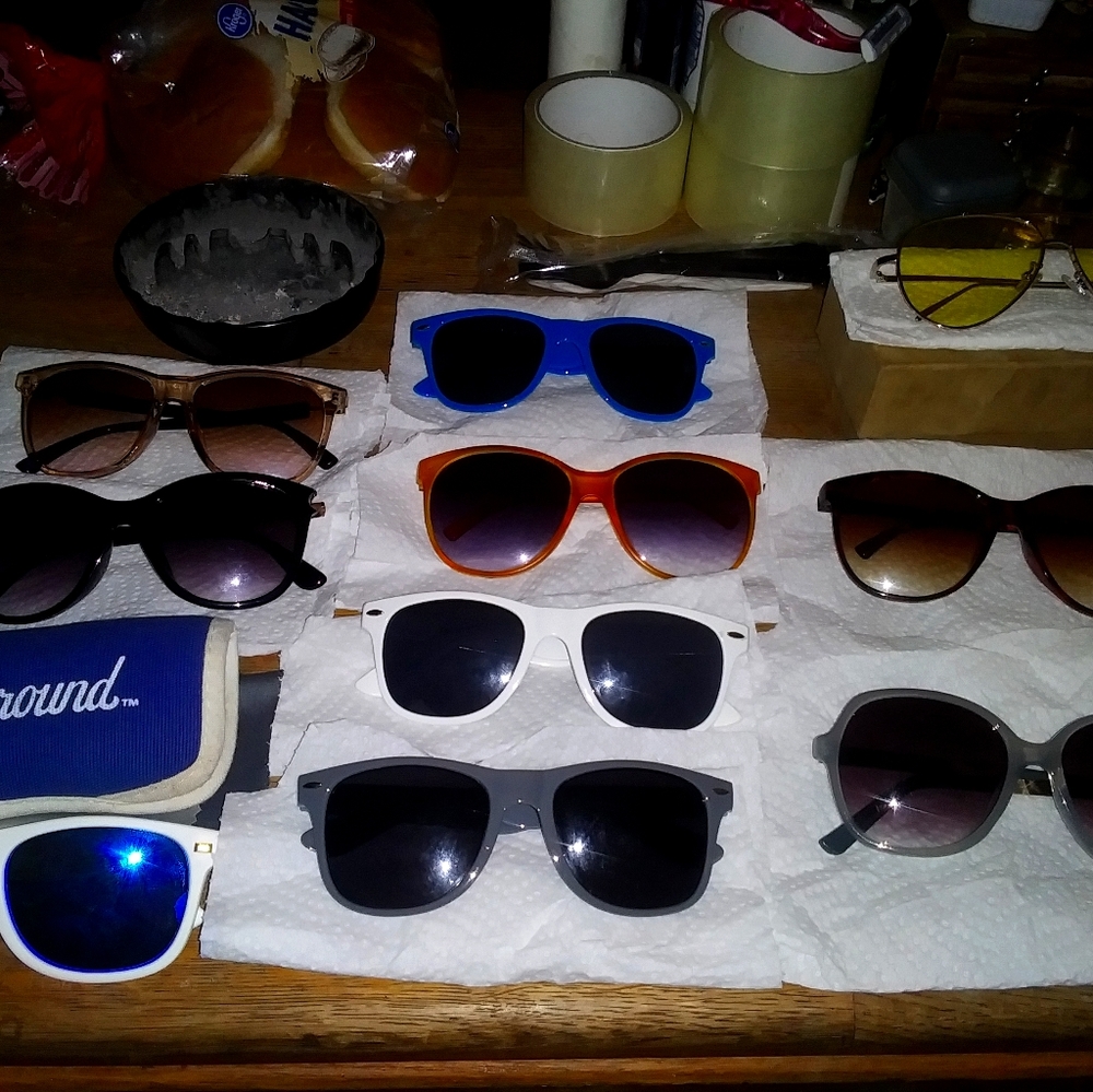 A set of 10 sunglasses
